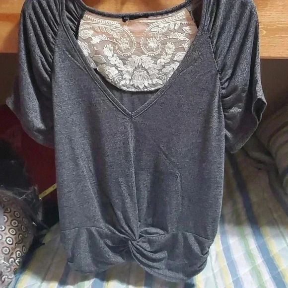 Grey t-shirt with lace - Picture 1 of 5